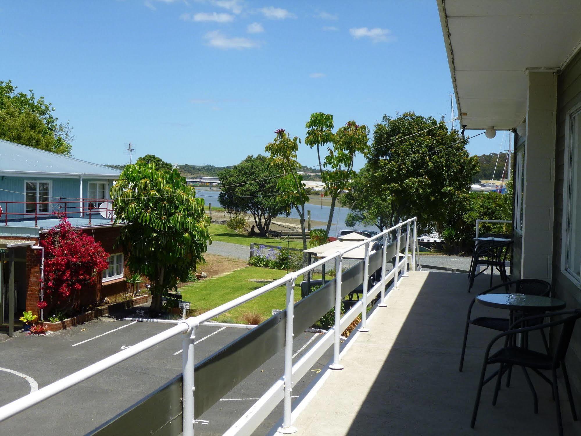 Marina Court Motel & Apartments Whangarei Buitenkant foto