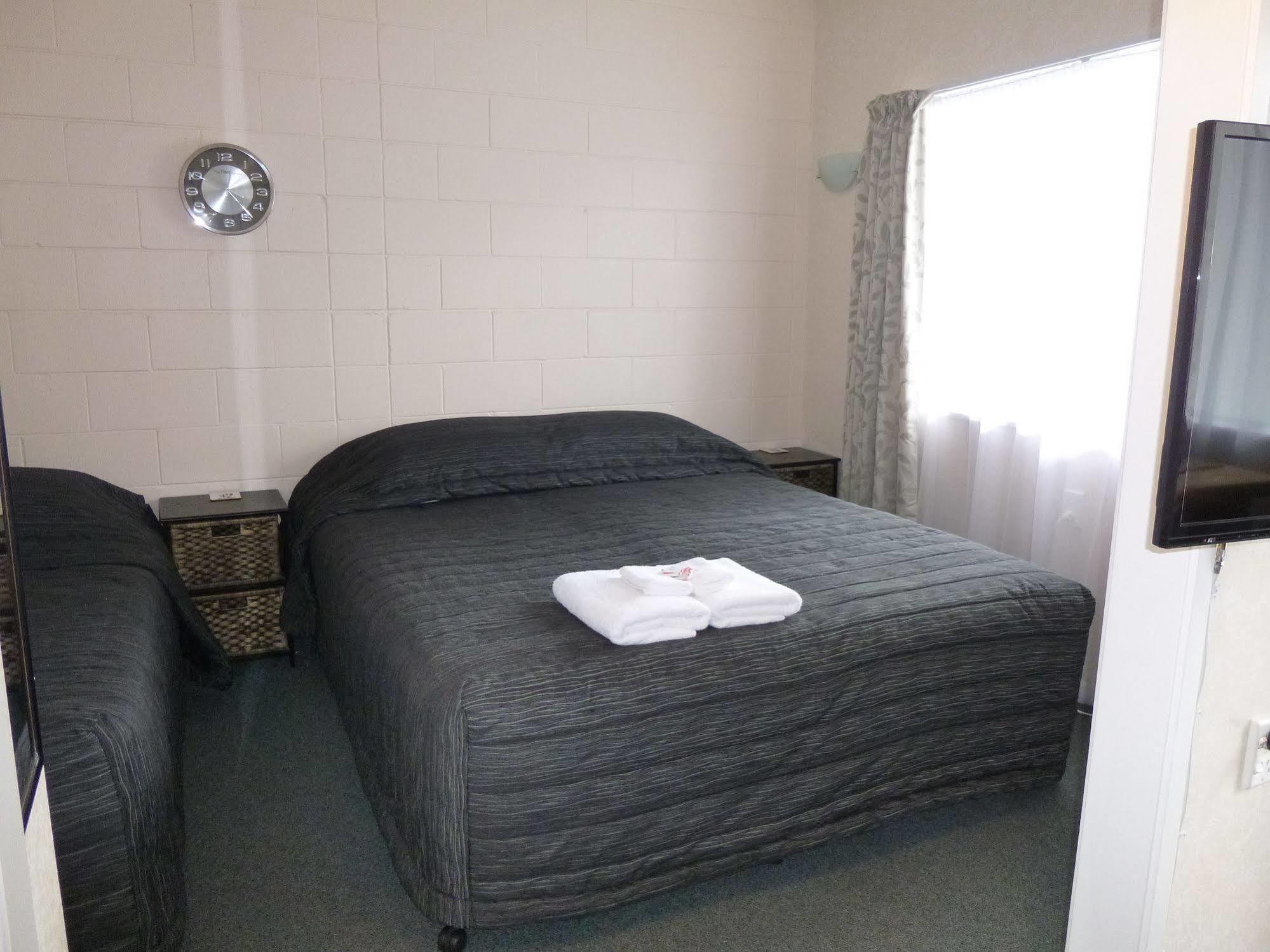 Marina Court Motel & Apartments Whangarei Buitenkant foto