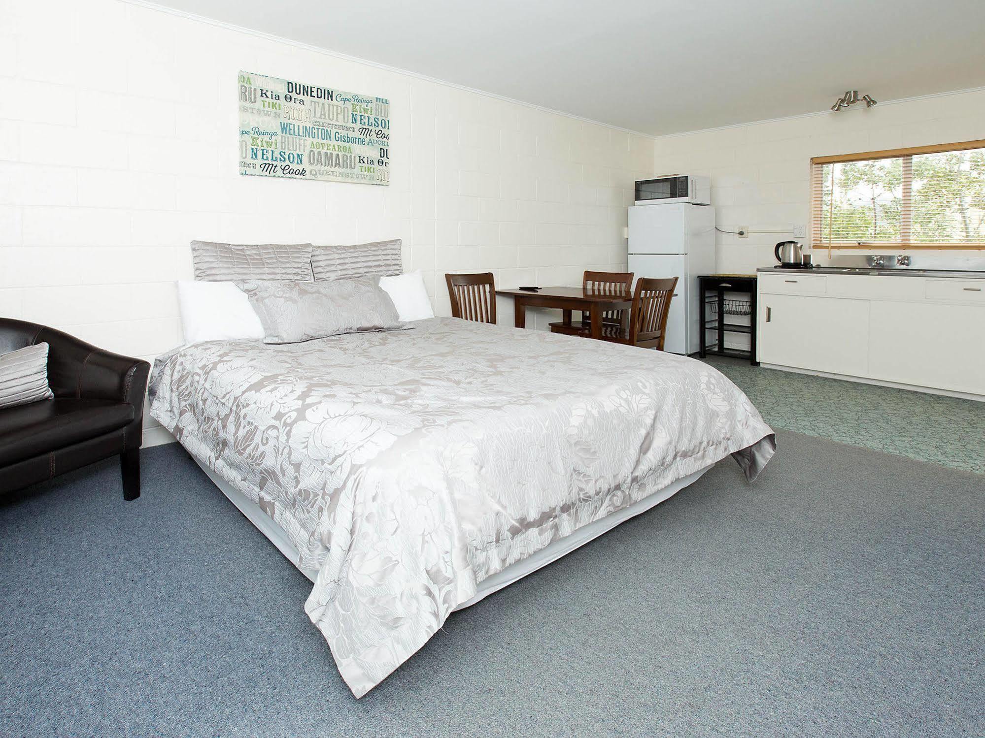Marina Court Motel & Apartments Whangarei Buitenkant foto