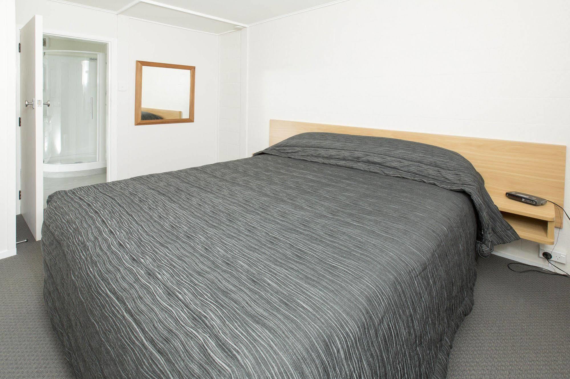 Marina Court Motel & Apartments Whangarei Buitenkant foto