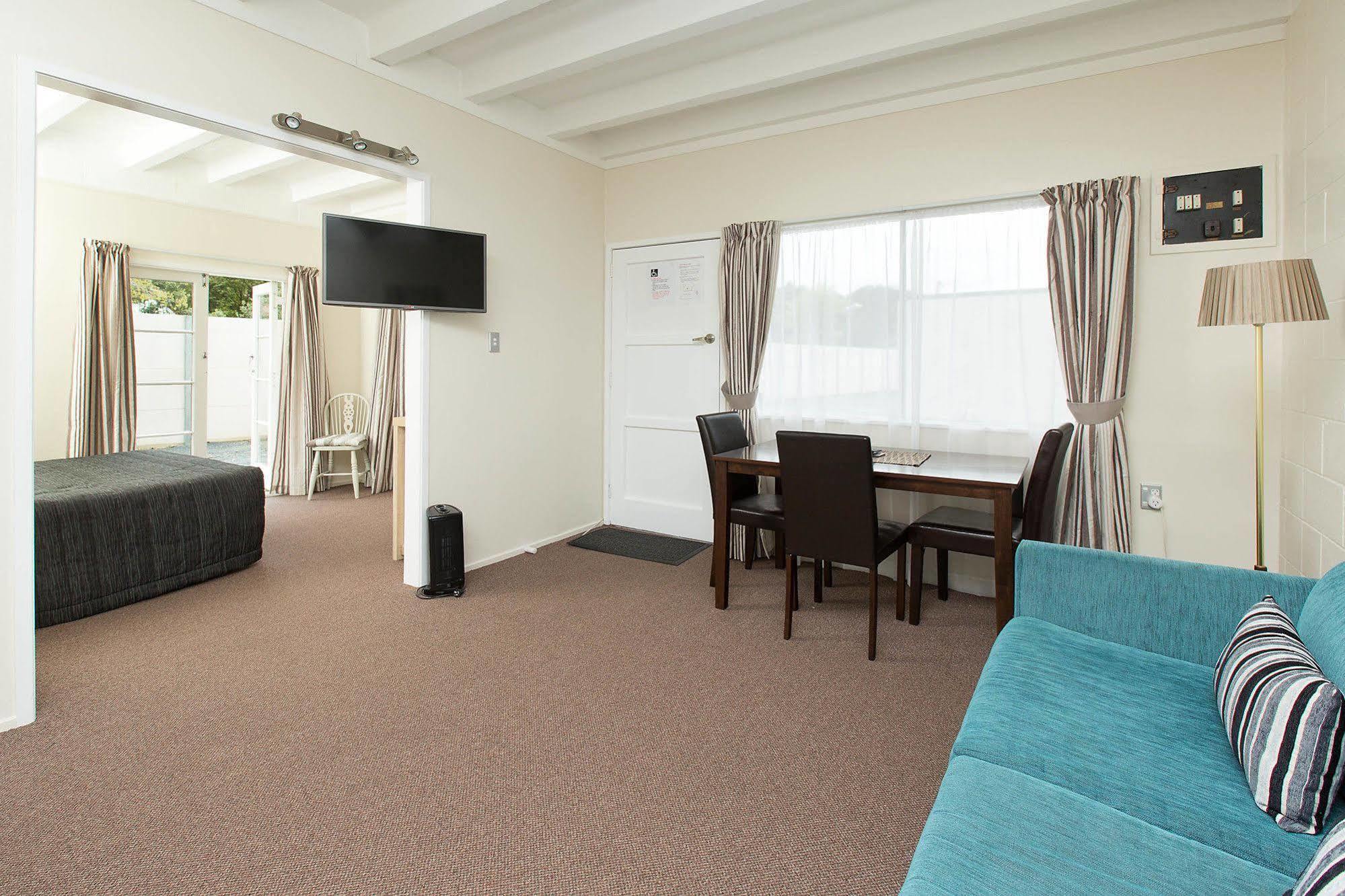 Marina Court Motel & Apartments Whangarei Buitenkant foto