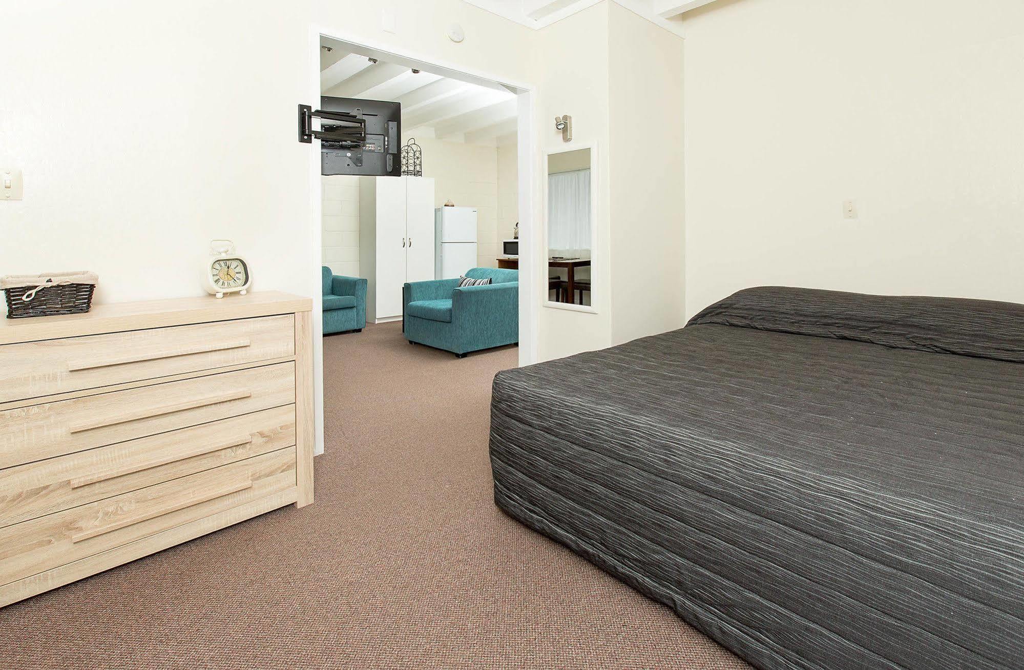 Marina Court Motel & Apartments Whangarei Buitenkant foto
